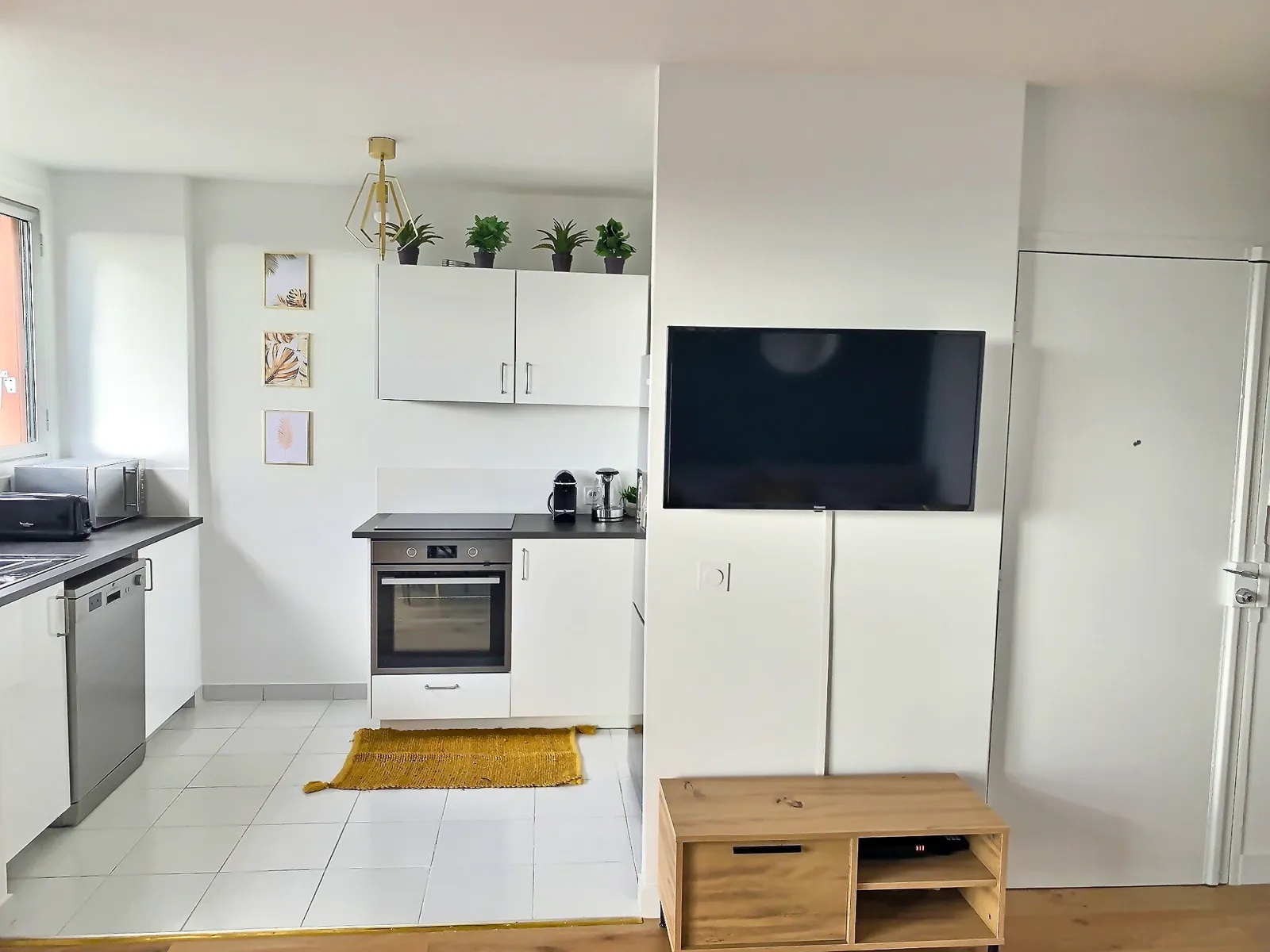 Cuisine ouverte entièrement équipée — appartement meublé Saint-Germain-en-Laye