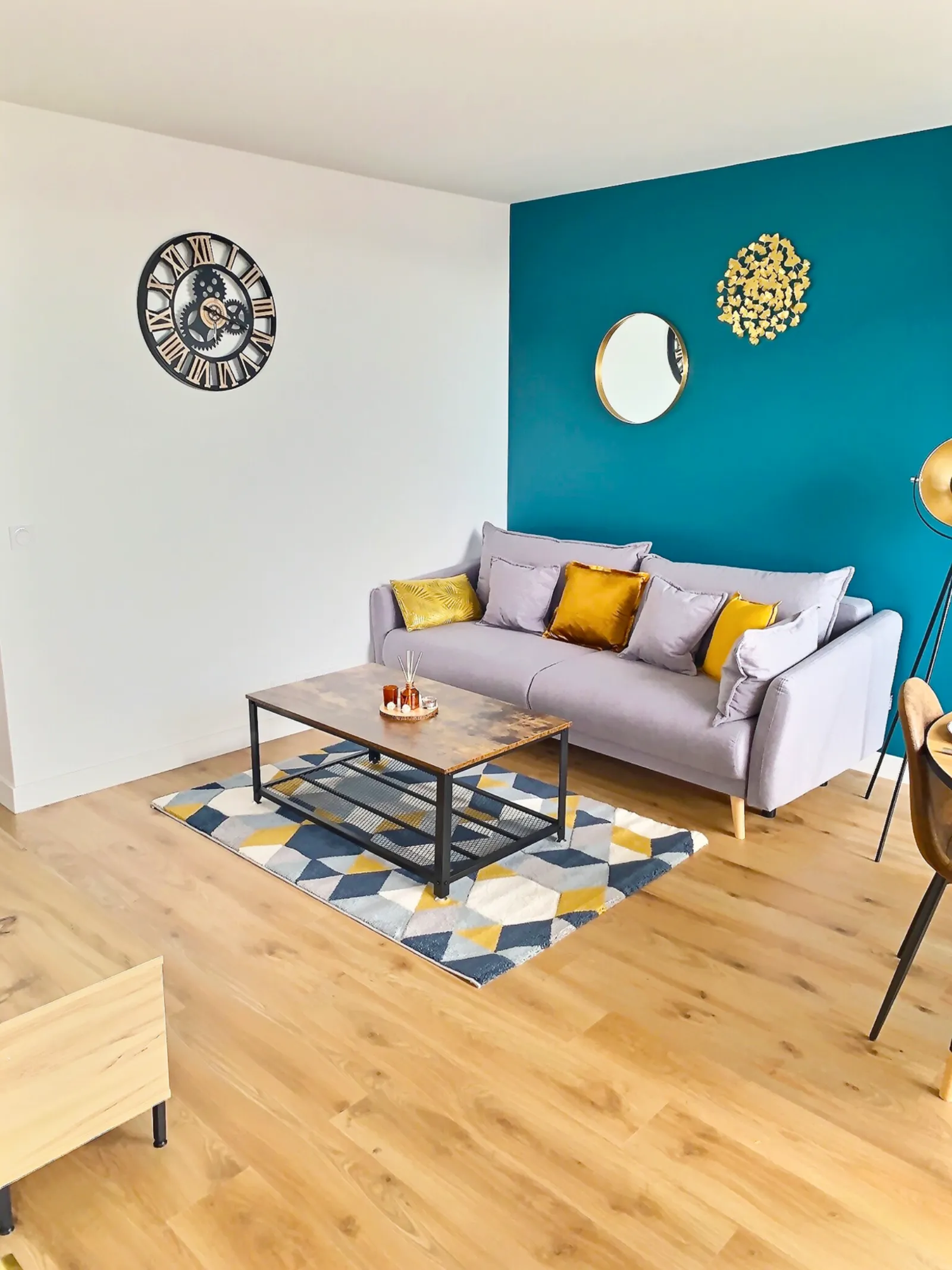 Canapé et espace détente dans l'appartement spacieux hyper centre