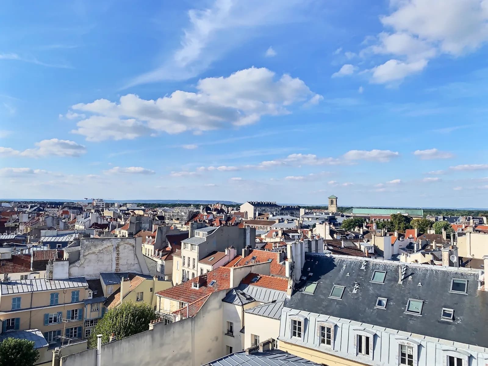Vue panoramique sur les toits de Saint-Germain-en-Laye depuis le 8ème étage
